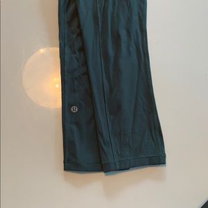 LULULEMON midnight green cropped leggings